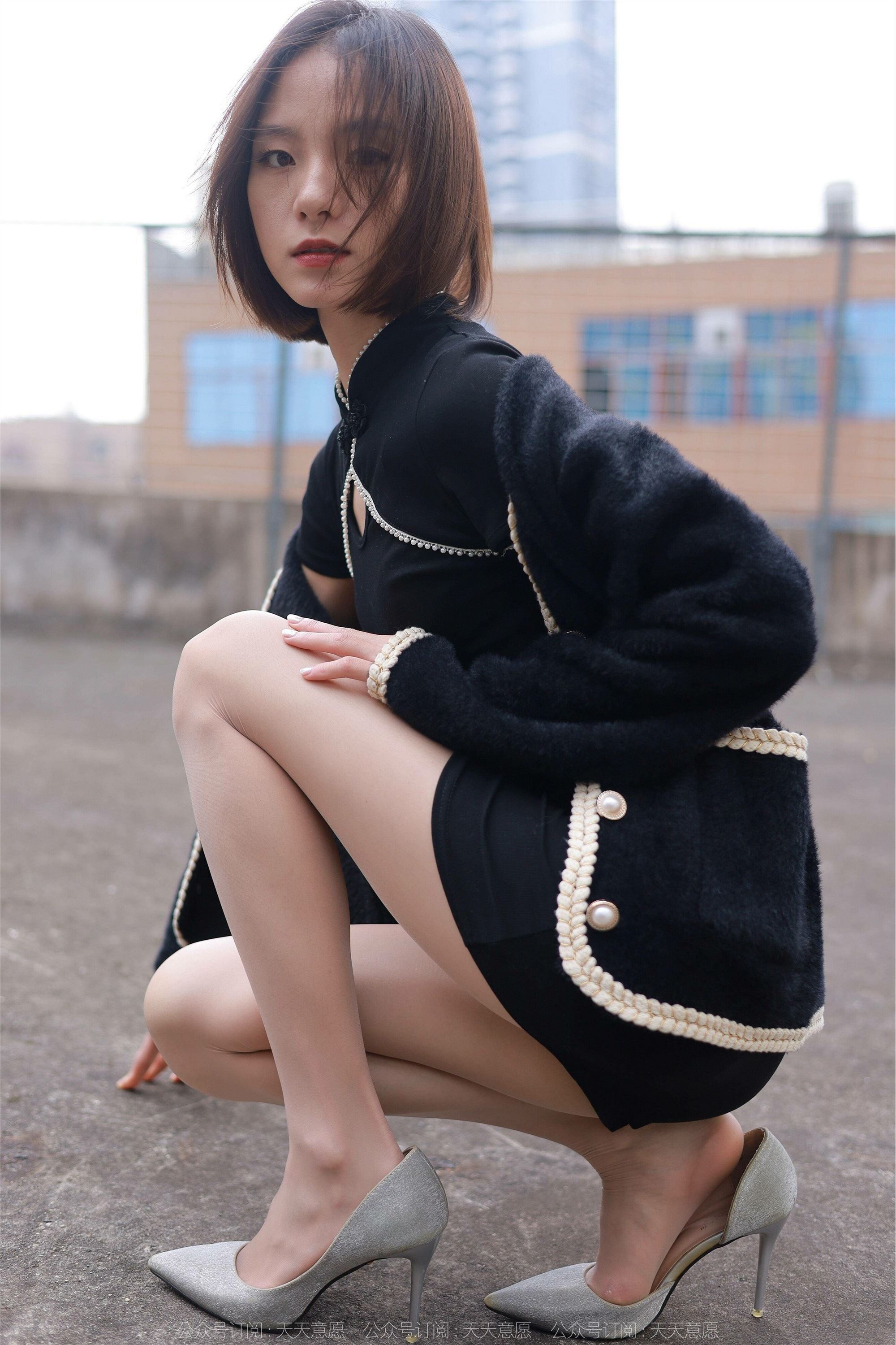 IESS异思趣向  2022.01.30 丝享家994：小六《黑色旗袍肉色丝》